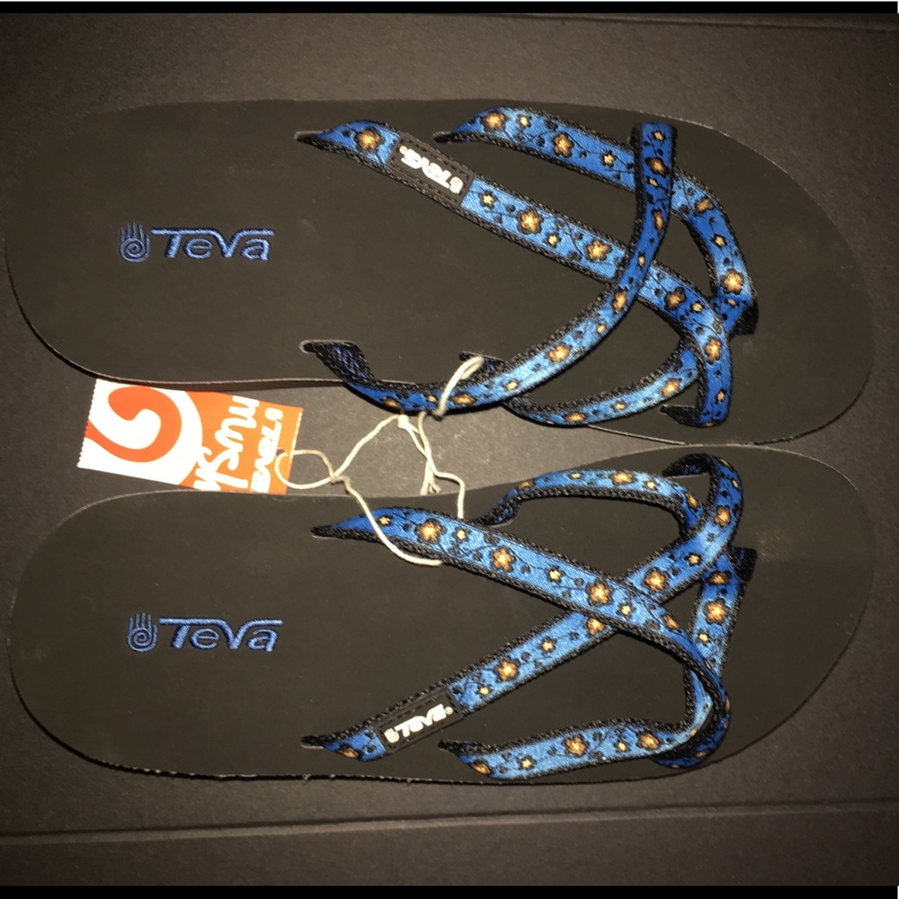 Black teva flip flops